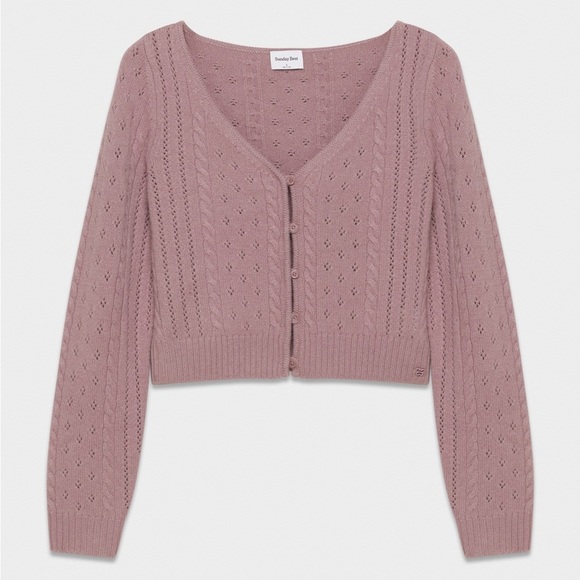 Aritzia Wilfred Cardigan romy 100% wool cropped
Cardigan purple - Picture 2 of 4